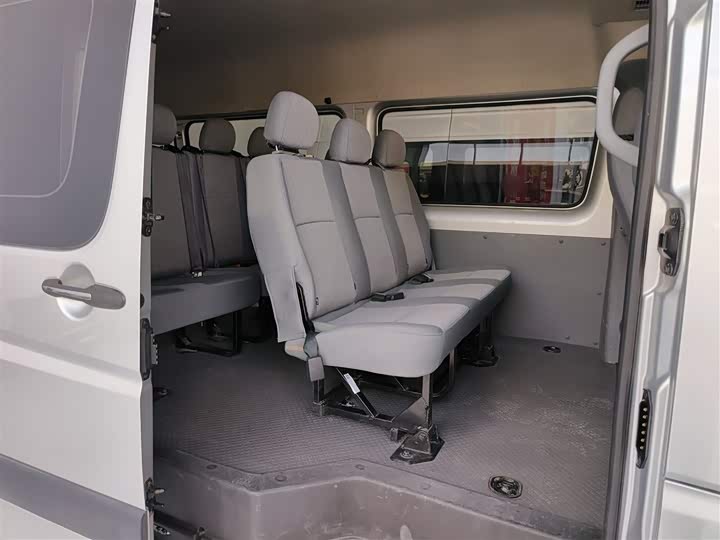 Foton Tuyano 2021 2021款 2.0T手动通途加长轴中顶9座4F20TC3