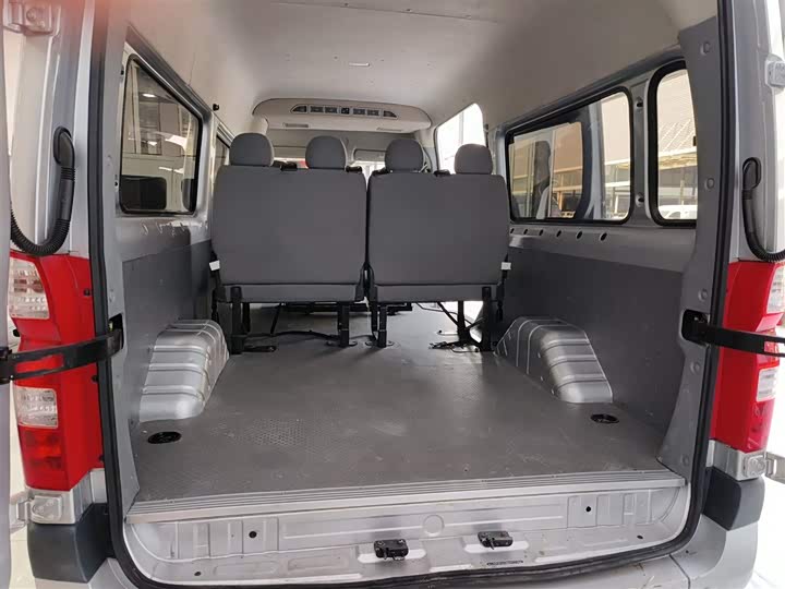 Foton Tuyano 2021 2021款 2.0T手动通途加长轴中顶9座4F20TC3