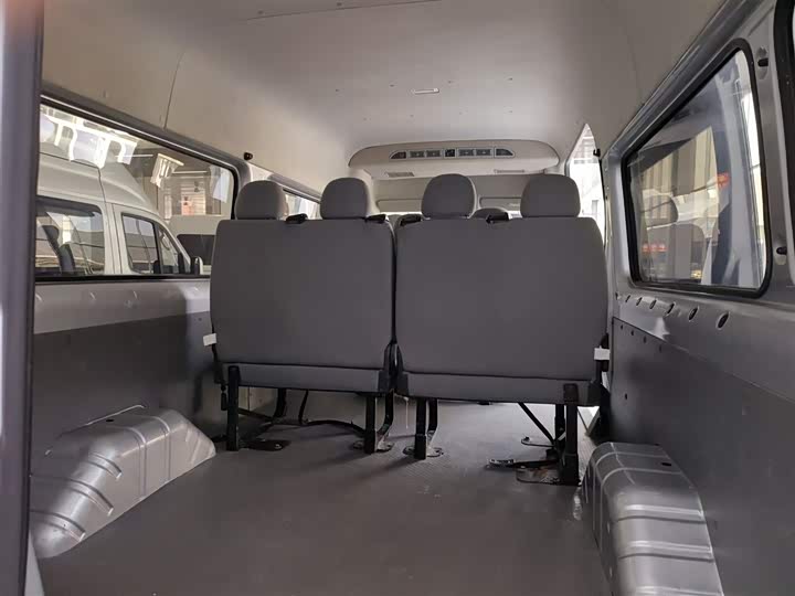 Foton Tuyano 2021 2021款 2.0T手动通途加长轴中顶9座4F20TC3