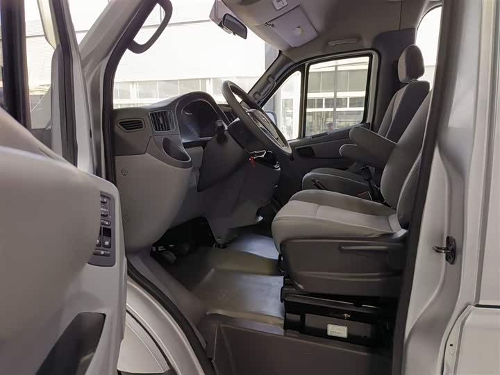 Foton Tuyano 2021 2021款 2.0T手动通途加长轴中顶9座4F20TC3