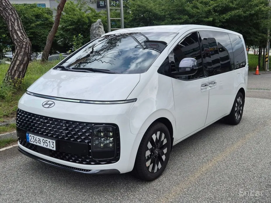 Hyundai Staria 2021 Lounge 9-Seater
