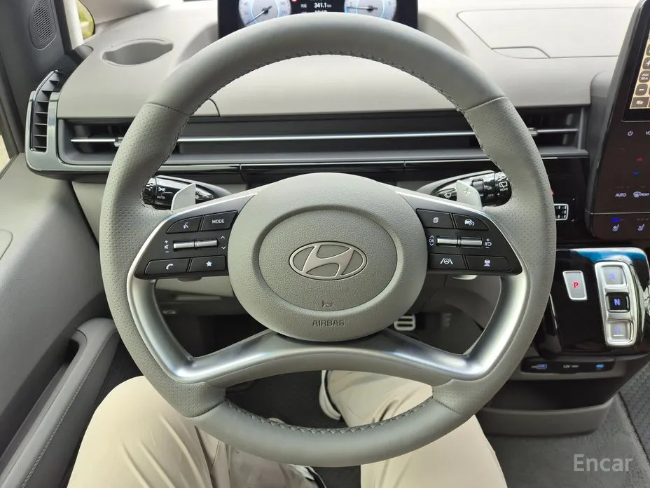 Hyundai Staria 2021 Lounge 9-Seater