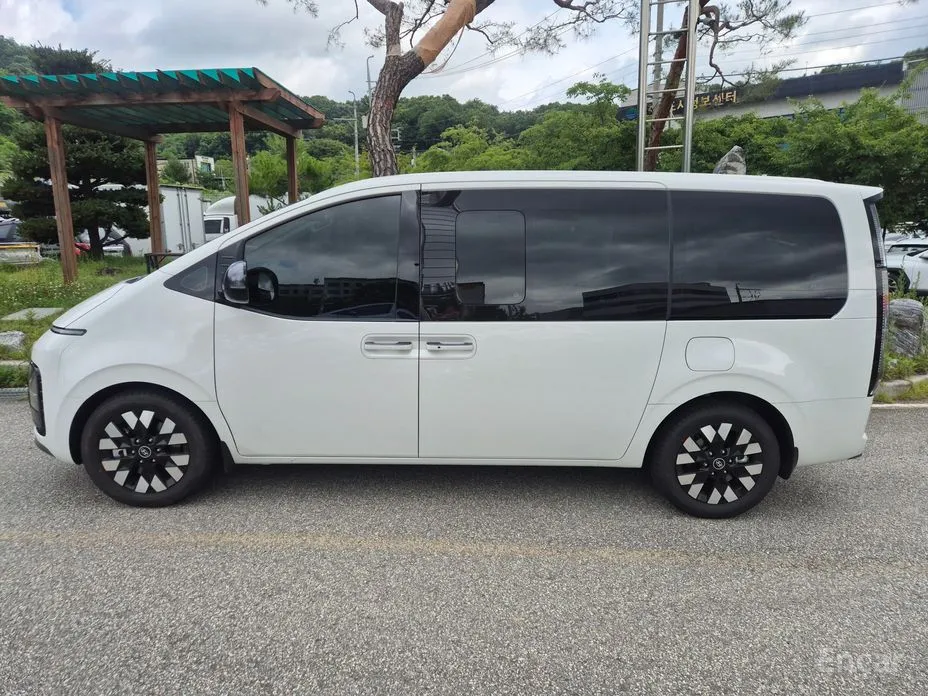 Hyundai Staria 2021 Lounge 9-Seater