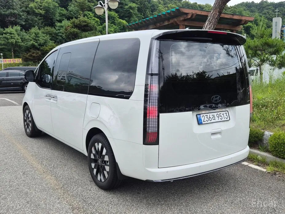 Hyundai Staria 2021 Lounge 9-Seater