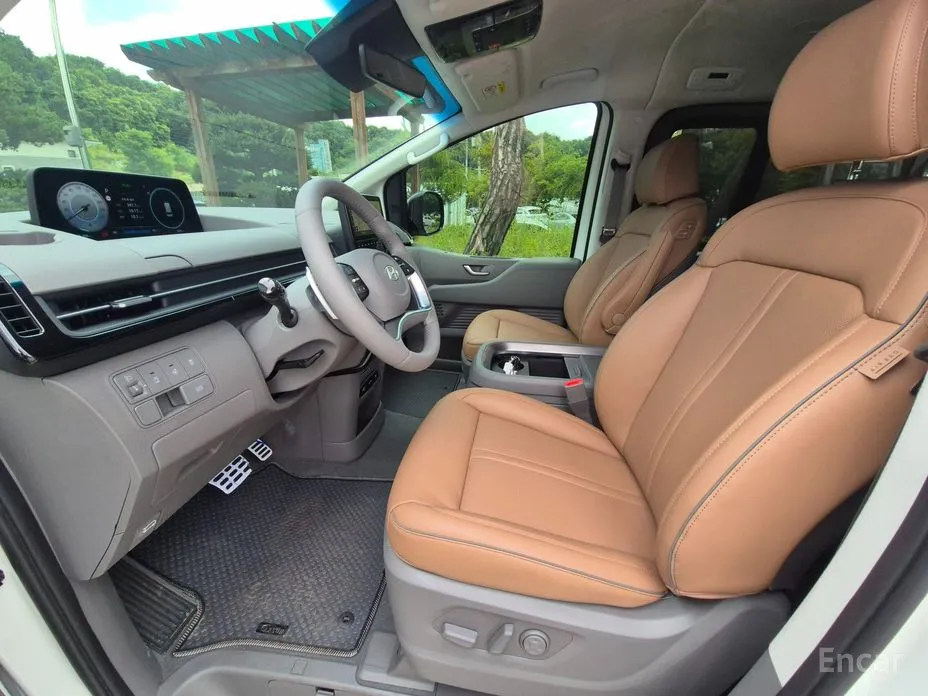 Hyundai Staria 2021 Lounge 9-Seater