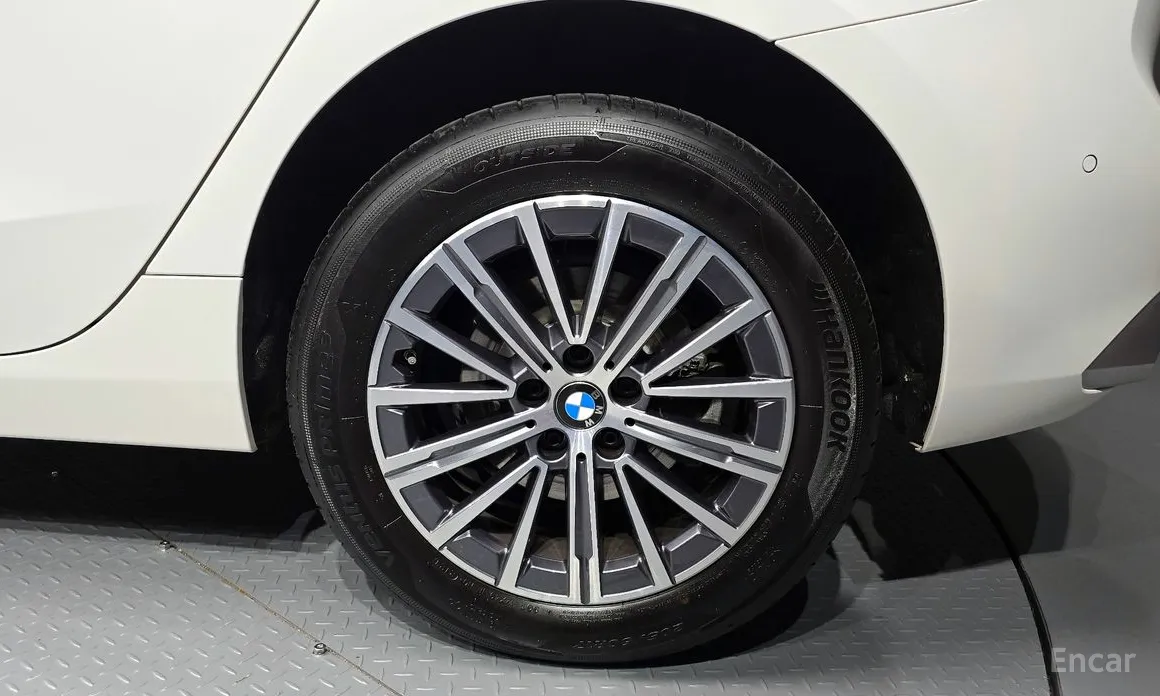 BMW 2 Series 2022 220i Luxury