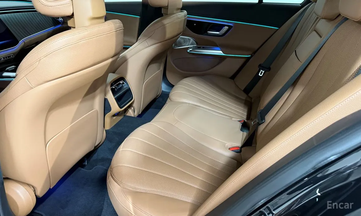 Mercedes-Benz E-Class 2024 E300 4MATIC Exclusive