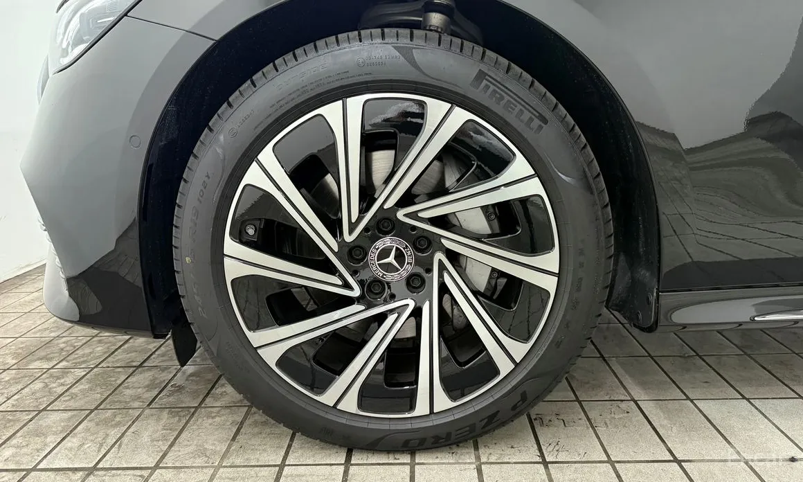Mercedes-Benz E-Class 2024 E300 4MATIC Exclusive