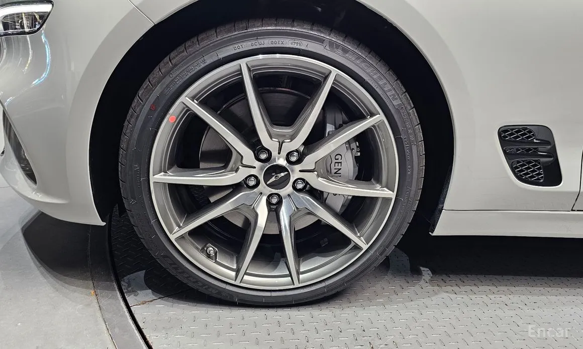 Genesis G70 2020 Gasoline 2.5T 2WD