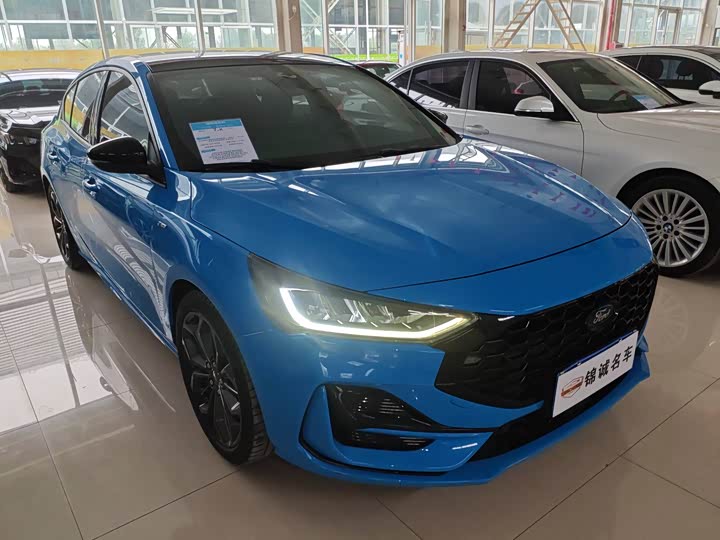 Ford Focus 2022 2022款 三厢 EcoBoost 180 自动ST Line