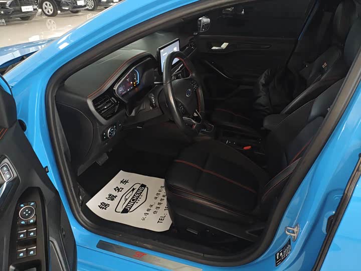 Ford Focus 2022 2022款 三厢 EcoBoost 180 自动ST Line