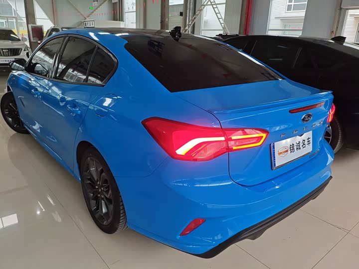 Ford Focus 2022 2022款 三厢 EcoBoost 180 自动ST Line