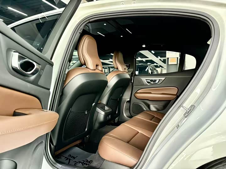 Volvo S60 2025 2025款 B4 智逸豪华版