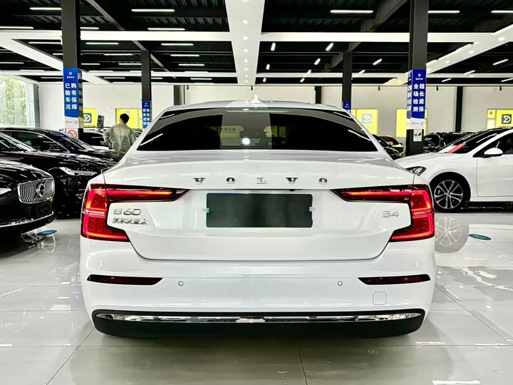 Volvo S60 2025 2025款 B4 智逸豪华版