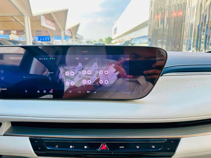 Buick GL8 Hybrid 2024 2024款 陆尊 奢享版 6座