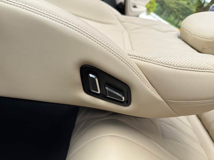 Geely Monjaro 2025 2025款 东方曜 2.0TD 自动四驱望月版