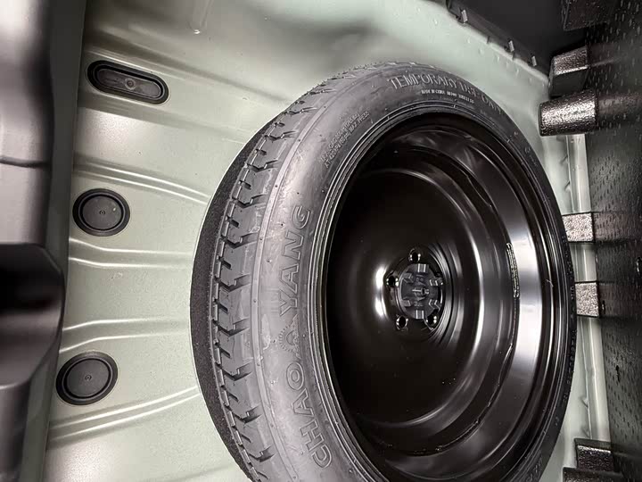 Geely Monjaro 2025 2025款 东方曜 2.0TD 自动四驱望月版