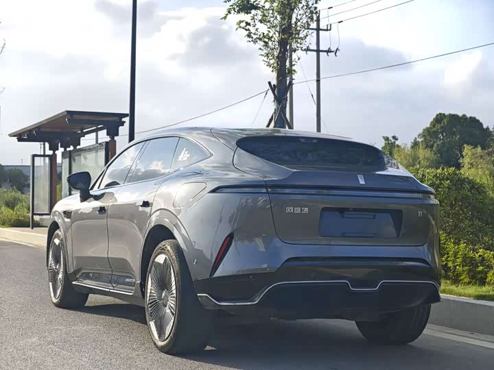 Avatr 11 2023 2023款 鸿蒙 90度 四驱版