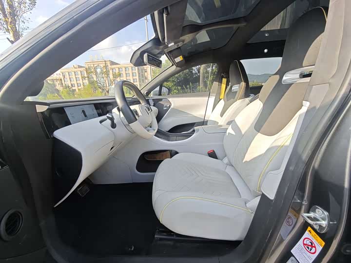 Avatr 11 2023 2023款 鸿蒙 90度 四驱版