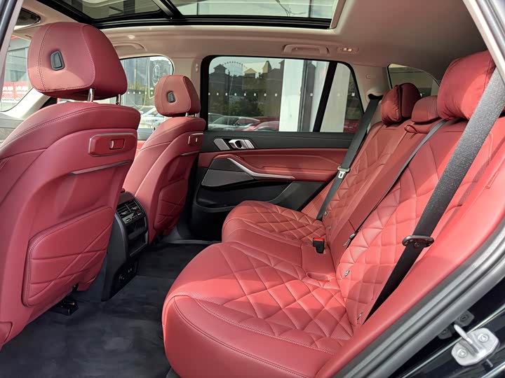 BMW X5 2023 2023款 xDrive 30Li 尊享型M运动曜夜套装