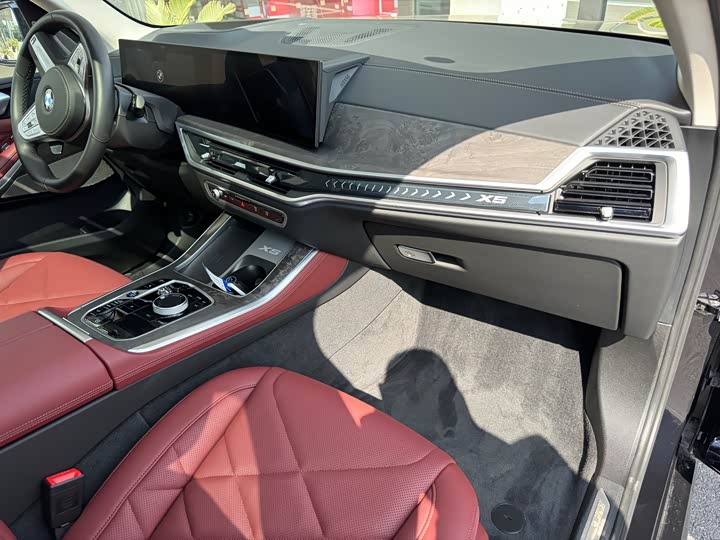 BMW X5 2023 2023款 xDrive 30Li 尊享型M运动曜夜套装