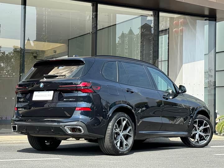 BMW X5 2023 2023款 xDrive 30Li 尊享型M运动曜夜套装