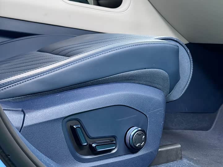 Zeekr 001 2025 2025款 WE版 100kWh 后驱