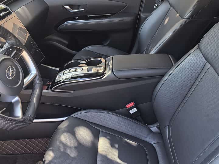 Hyundai Tucson L 2023 2023款 途胜L 1.5T 自动两驱LUX尊贵版