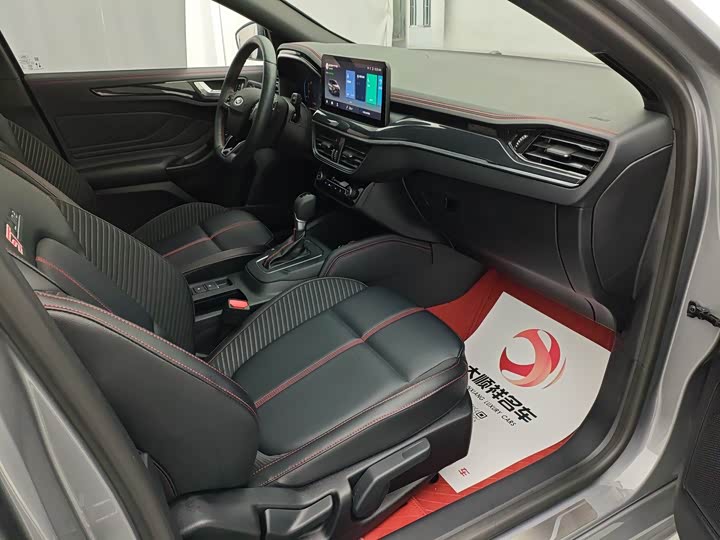 Ford Focus 2022 2022款 两厢 EcoBoost 180 自动ST Line