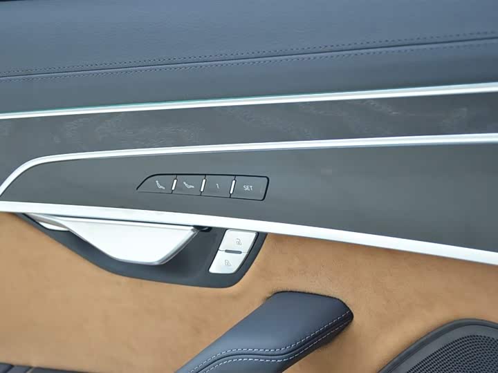 Audi A8 2025 2025款 A8L 50 TFSI quattro 臻选型