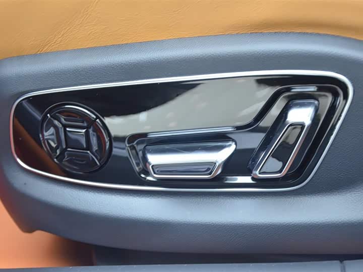 Audi A8 2025 2025款 A8L 50 TFSI quattro 臻选型