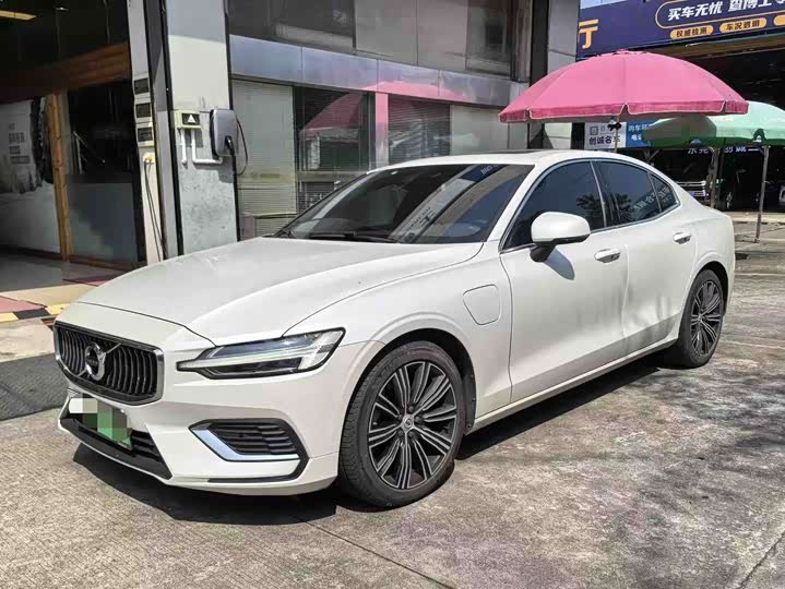 Volvo S60 Hybrid 2022 2022款 T8 E驱混动 四驱智逸豪华版