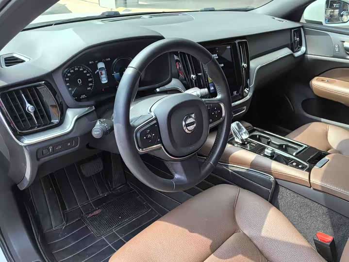 Volvo S60 Hybrid 2022 2022款 T8 E驱混动 四驱智逸豪华版