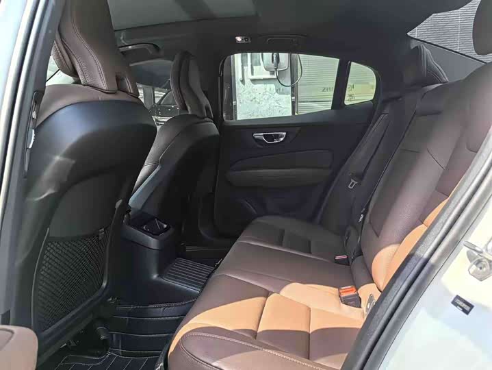 Volvo S60 Hybrid 2022 2022款 T8 E驱混动 四驱智逸豪华版
