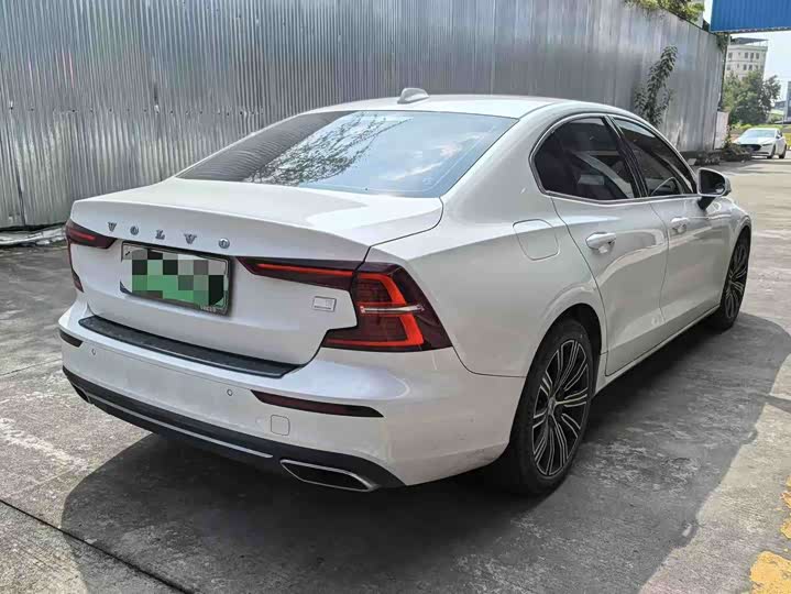Volvo S60 Hybrid 2022 2022款 T8 E驱混动 四驱智逸豪华版