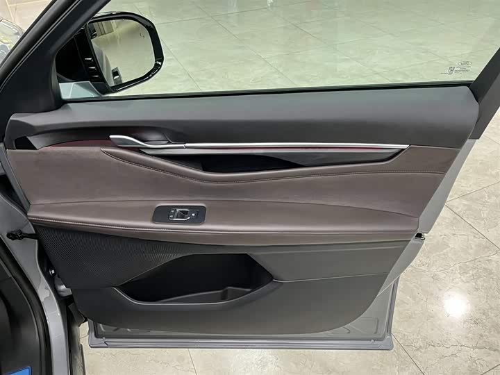 Ford Edge 2025 2025款 锐界L 2.0T EcoBoost E混动四驱七座至尊型