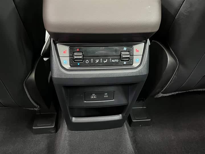 Ford Edge 2025 2025款 锐界L 2.0T EcoBoost E混动四驱七座至尊型