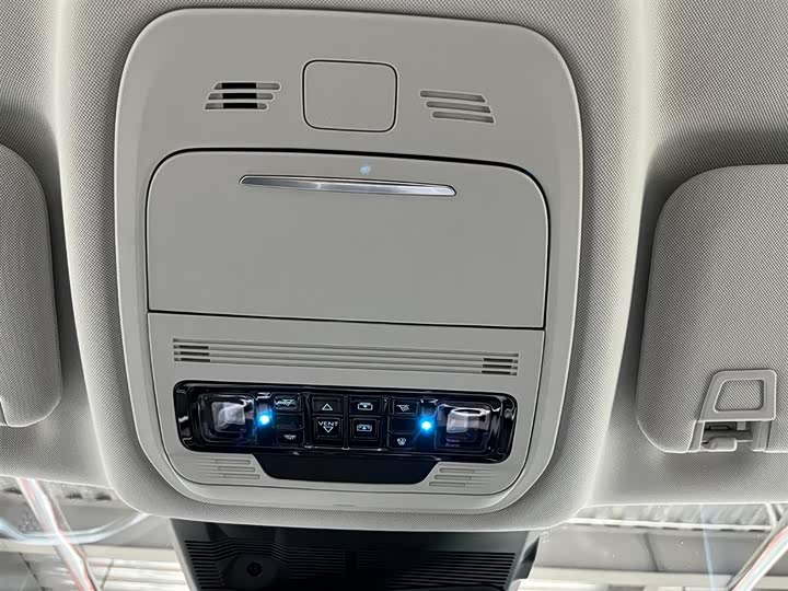 Ford Edge 2025 2025款 锐界L 2.0T EcoBoost E混动四驱七座至尊型