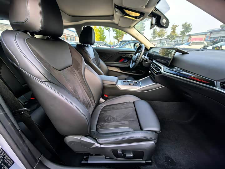 BMW 2 Series 2025 2025款 225i M运动曜夜套装