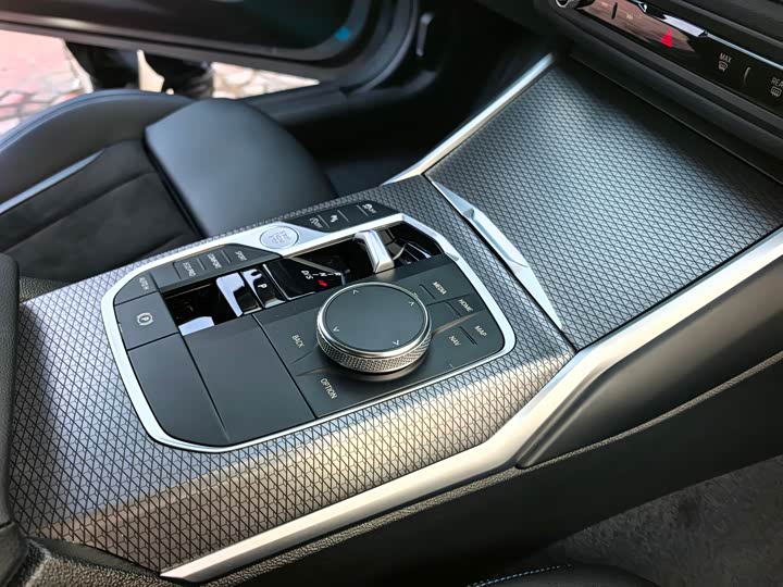 BMW 2 Series 2025 2025款 225i M运动曜夜套装