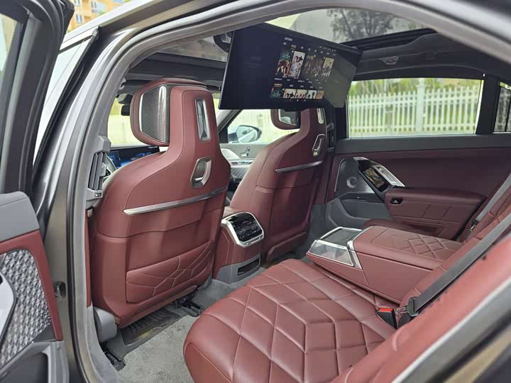 BMW i7 2023 2023款 xDrive60L M运动套装