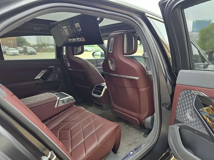 BMW i7 2023 2023款 xDrive60L M运动套装