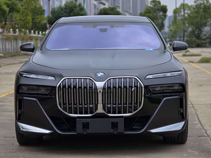 2023 BMW i7