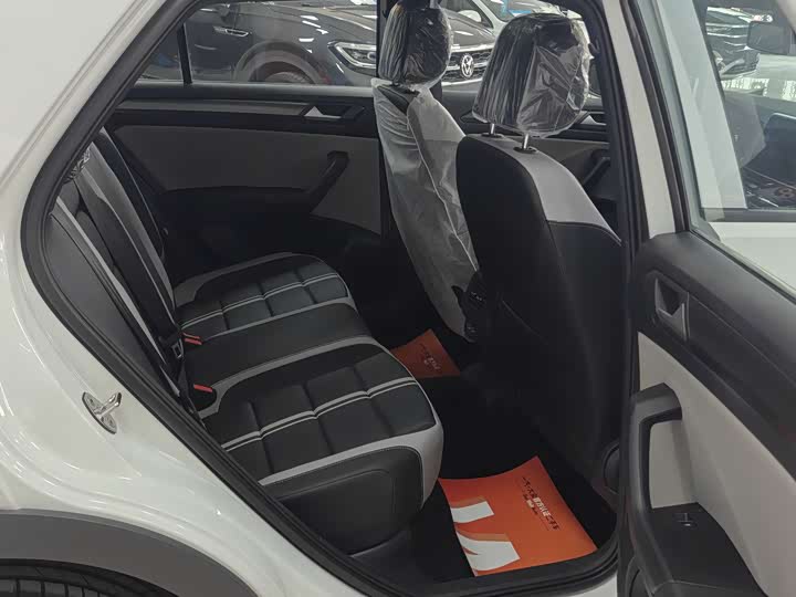 Volkswagen T-Roc 2025 2025款 300TSI DSG两驱星光版