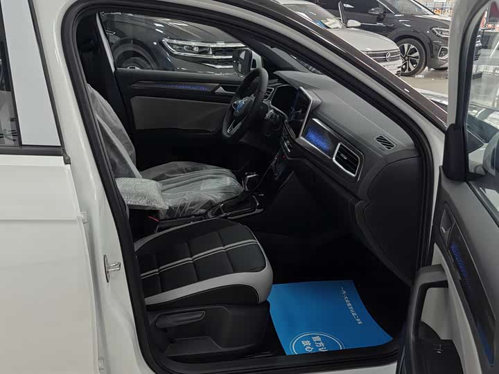 Volkswagen T-Roc 2025 2025款 300TSI DSG两驱星光版