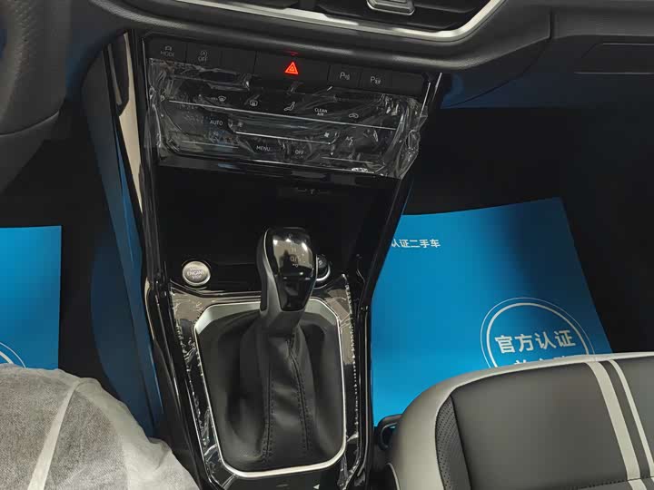 Volkswagen T-Roc 2025 2025款 300TSI DSG两驱星光版