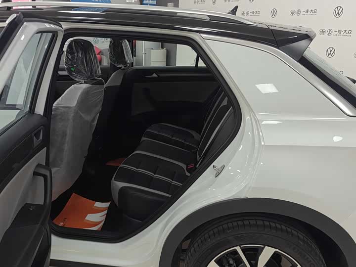 Volkswagen T-Roc 2025 2025款 300TSI DSG两驱星光版