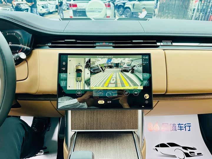 Land Rover Range Rover 2025 2025款 3.0 L6 400PS 盛世加长版