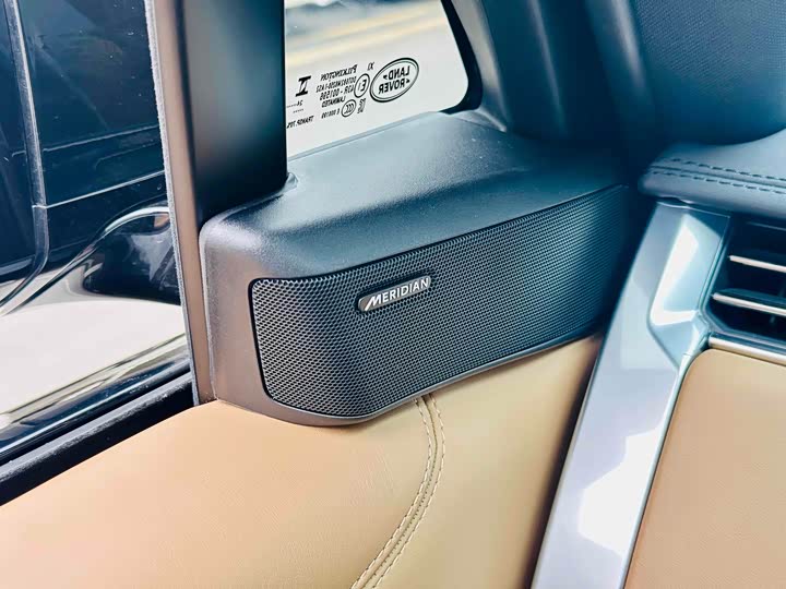 Land Rover Range Rover 2025 2025款 3.0 L6 400PS 盛世加长版