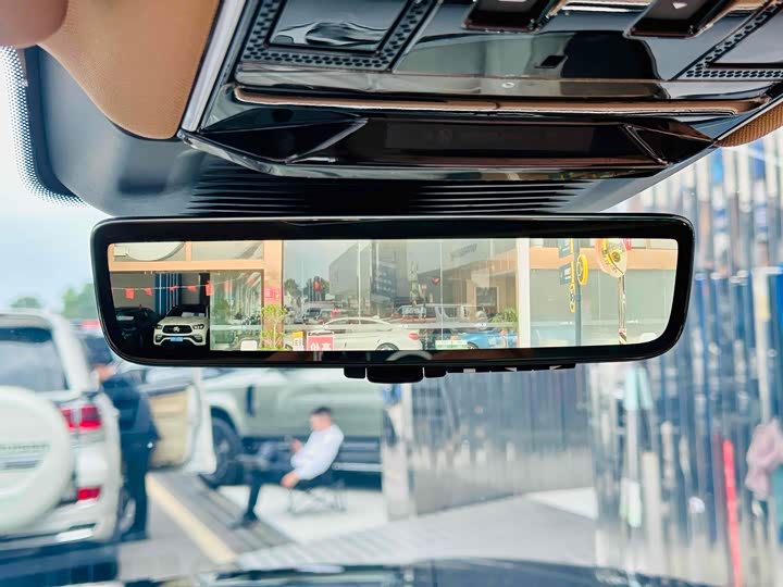 Land Rover Range Rover 2025 2025款 3.0 L6 400PS 盛世加长版